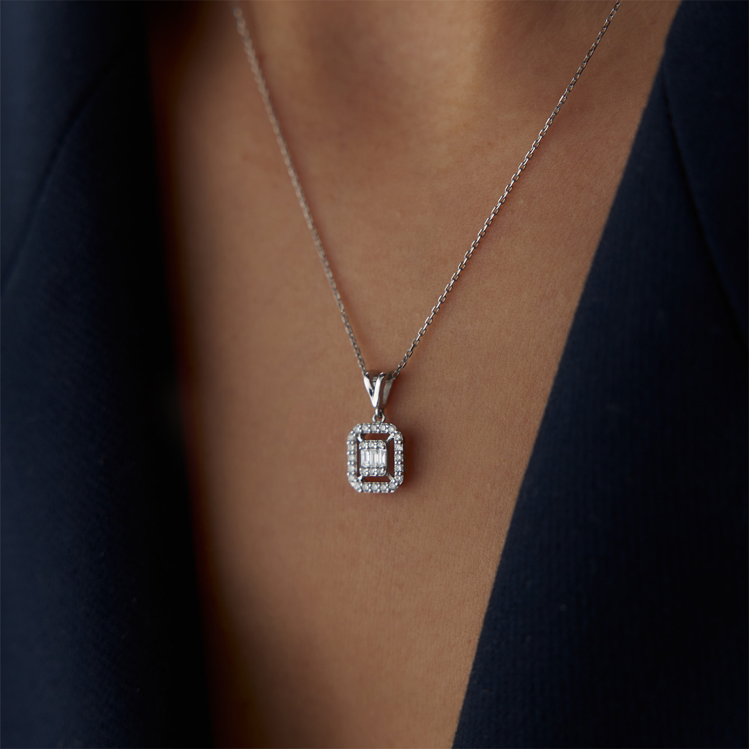 0.23 Karat Pırlanta Parçalı Baget Kolye - 2