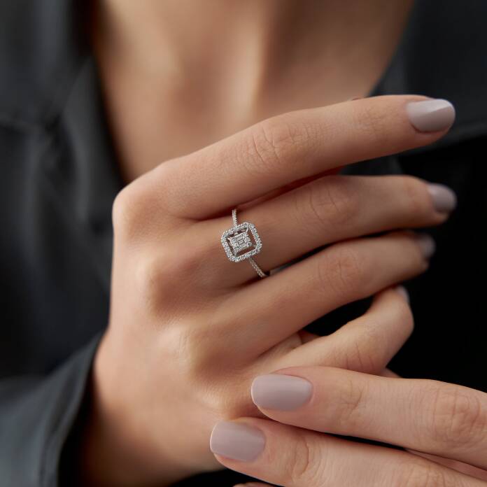 0.32 Ct Pırlanta Parçalı Baget Yüzük - 1