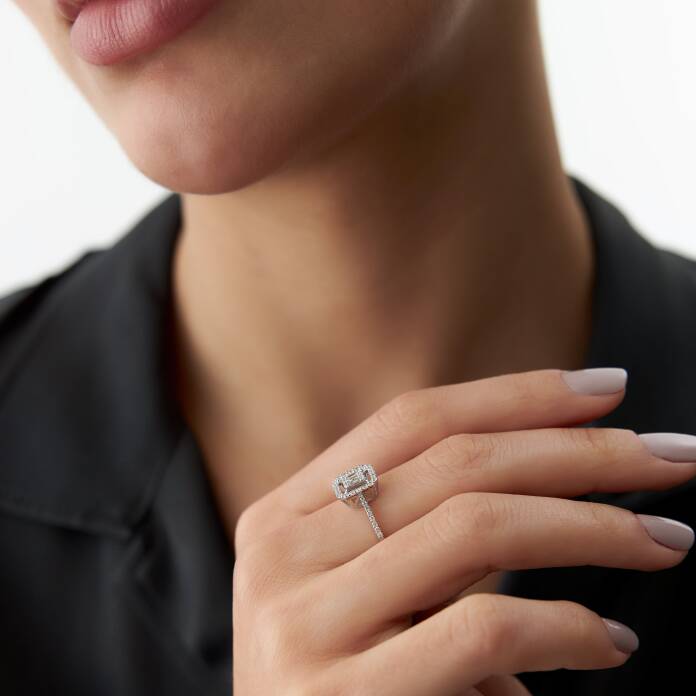 0.32 Ct Pırlanta Parçalı Baget Yüzük - 3