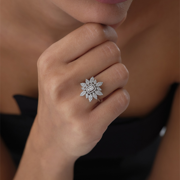 0.72 ct Bagetli Flower Pırlanta Yüzük - Siempre