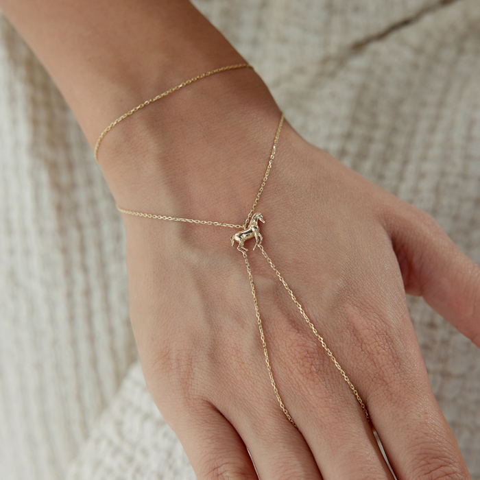 At Şahmeran - Rayna