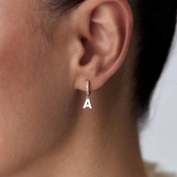 Beyaz Mineli Harf Küpe - 1