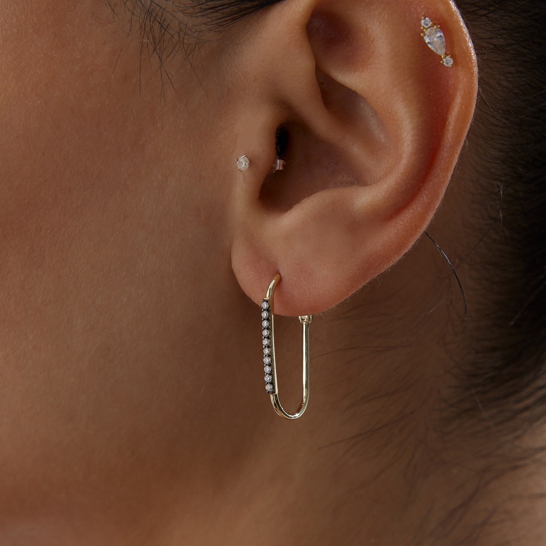 Black Detay Taşlı Ataç Küpe - 1