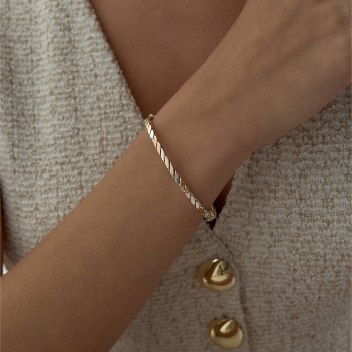 Burgu Kelepçe - Tuana