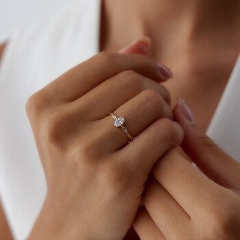 Burgu Oval Tektaş Yüzük - Rayna