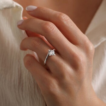 Çapraz Tırnaklı Tektaş Yüzük - Oragold Orhan