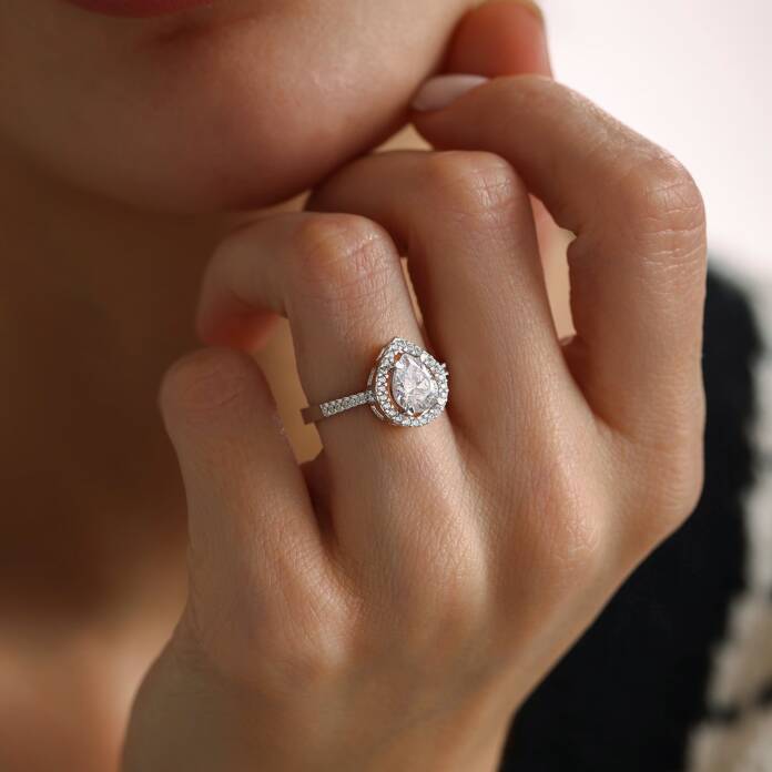 Damla Çerçeve Sıra Taşlı Tektaş Yüzük - 1