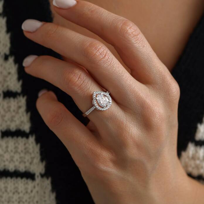 Damla Çerçeve Sıra Taşlı Tektaş Yüzük - 2