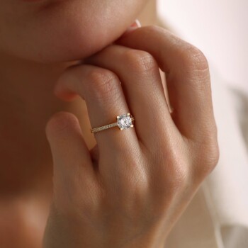 Dört Tırnak Sıra Taşlı Tektaş Yüzük - Oragold Orhan (1)