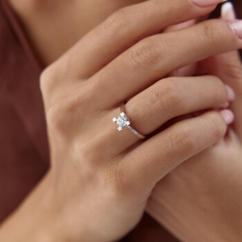 HRD Sertifikalı 0.50 Ct Kare Tırnak Pırlanta Tektaş Yüzük - Siempre (1)