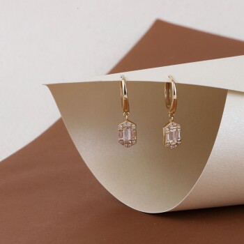 Işık Dansı Baget Taşlı Sallantılı Küpe - Alen