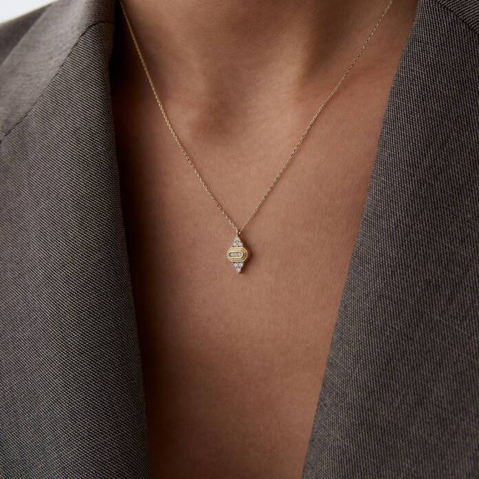 İşlemeli Taşlı Baklava Kolye - 2