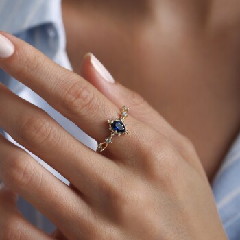 Mavi Taşlı Queen Yüzük - Gökhan Bera