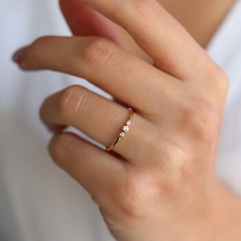 Minimal Üç Taşlı Yüzük - Nüans