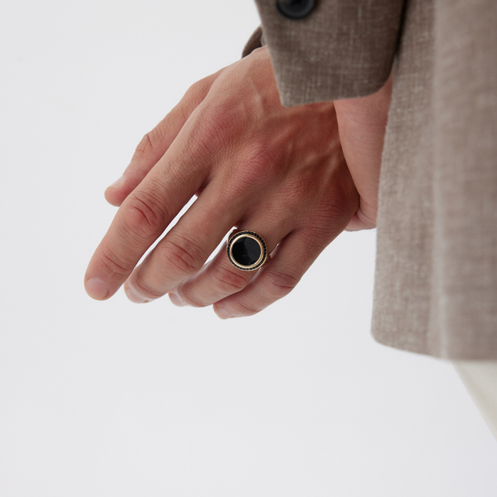 Nigrum Yüzük - Mazi