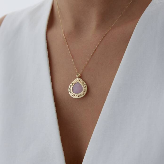 Pembe Taşlı Allah Yazı Detaylı Kolye - 2