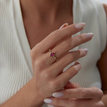 Pembe Taşlı Queen Yüzük - Rayna