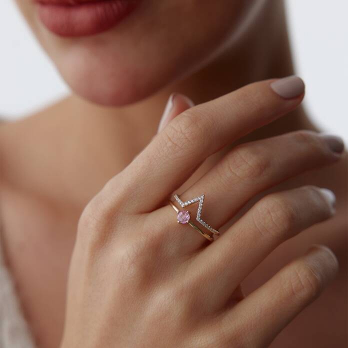 Pembe Taşlı ve Taç Yüzük - 1