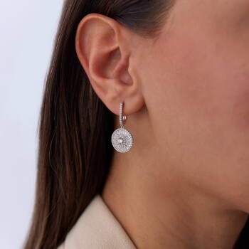 Sonsuz Parıltı Baget Sallantılı Küpe - CNR