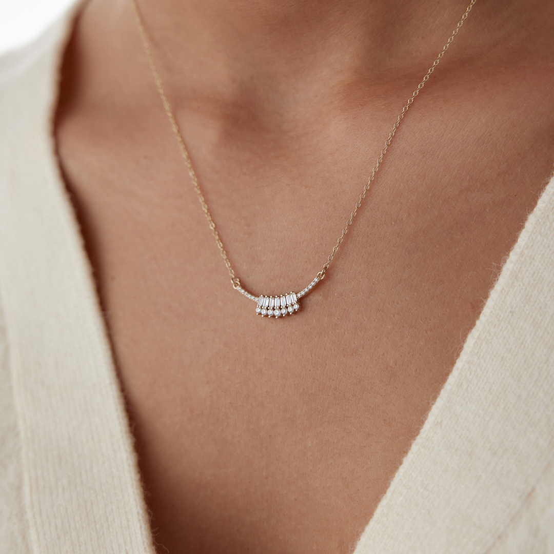 Taç Sıra Taşlı Baget Kolye - 1