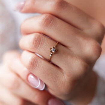 Taşlı Altıgen Yüzük - Ador