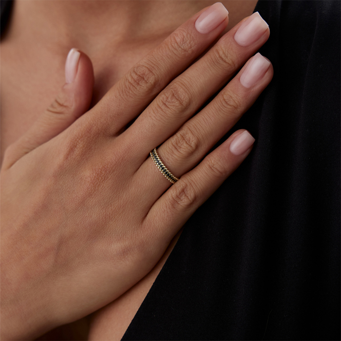 Top Kenarlı Siyah Sıra Taşlı Yüzük - Özer