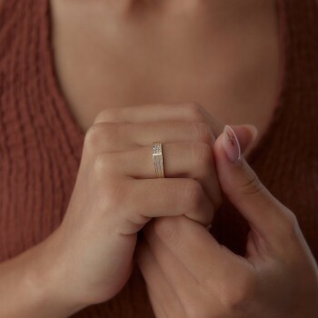 Üç Sıra Hasır Taşlı Yüzük - Mg Gold (1)