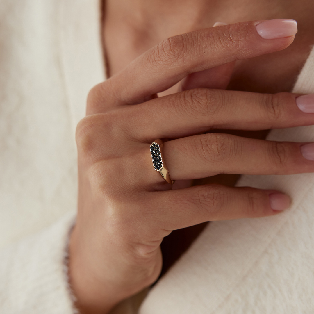 Üç Sıra Siyah Taşlı Köşeli Yüzük - 2