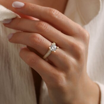 Üç Sıra Taşlı Kol Tektaş Yüzük - Oragold Orhan