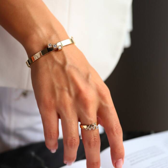 Üç Taşlı Kelepçe - 2