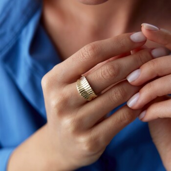 V Çizgili Yüzük - Özer