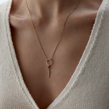 Yarım Tur Taşlı Charm Halkalı Kılıç Kolye - Alen (1)