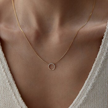 Yarım Tur Taşlı Charm Kolye - Alen