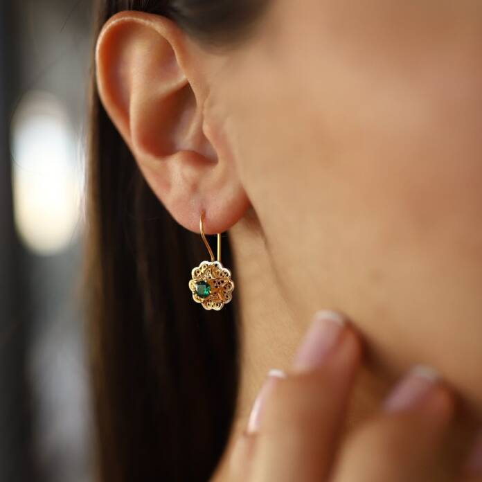 Yeşil Taşlı Sallantılı Gül Küpe - 1