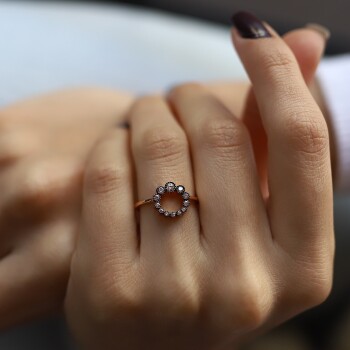 Yuvarlak Model Taş Çevrili Yüzük - Rayna (1)